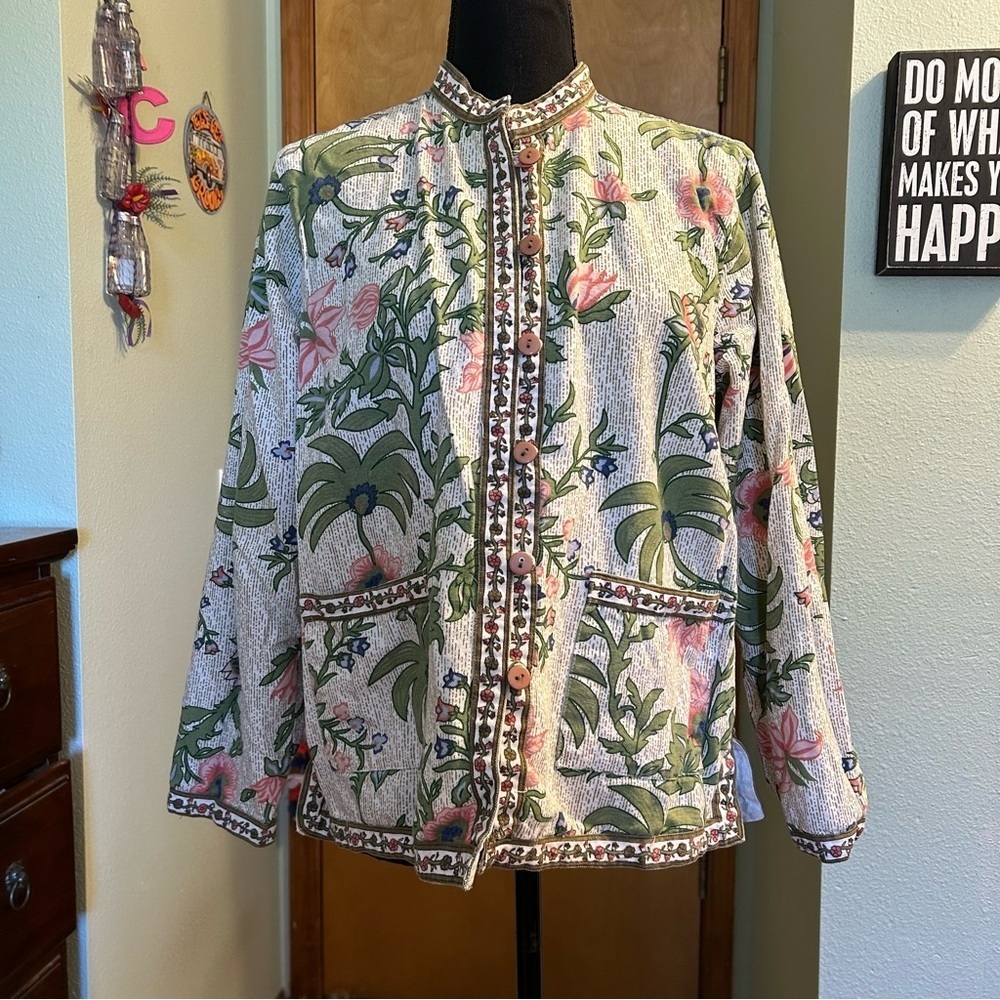 Tudor Court cream and floral lightweight button up jacket with pockets size M